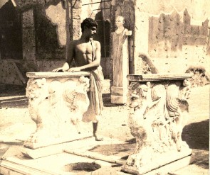 Pluschow,_Wilhelm_von_(1852-1930)_-_Pompei_-_Edoardo_nella_Casa_di_Cornelio_Rufo
