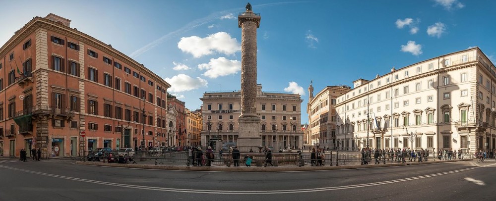 Piazza_Colonna_(23950045169)