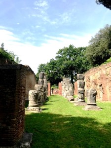 Il Portico di Claudio visto da occidente