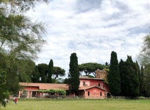 Il casale didattico al centro del parco