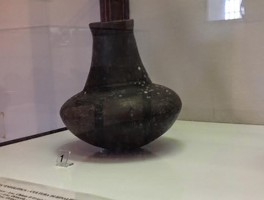 An example of a flask pottery, typical of the Rinaldonian-Sikelian Culture in the center of peninsula and Lazio, exhibited in one of the museum display cases