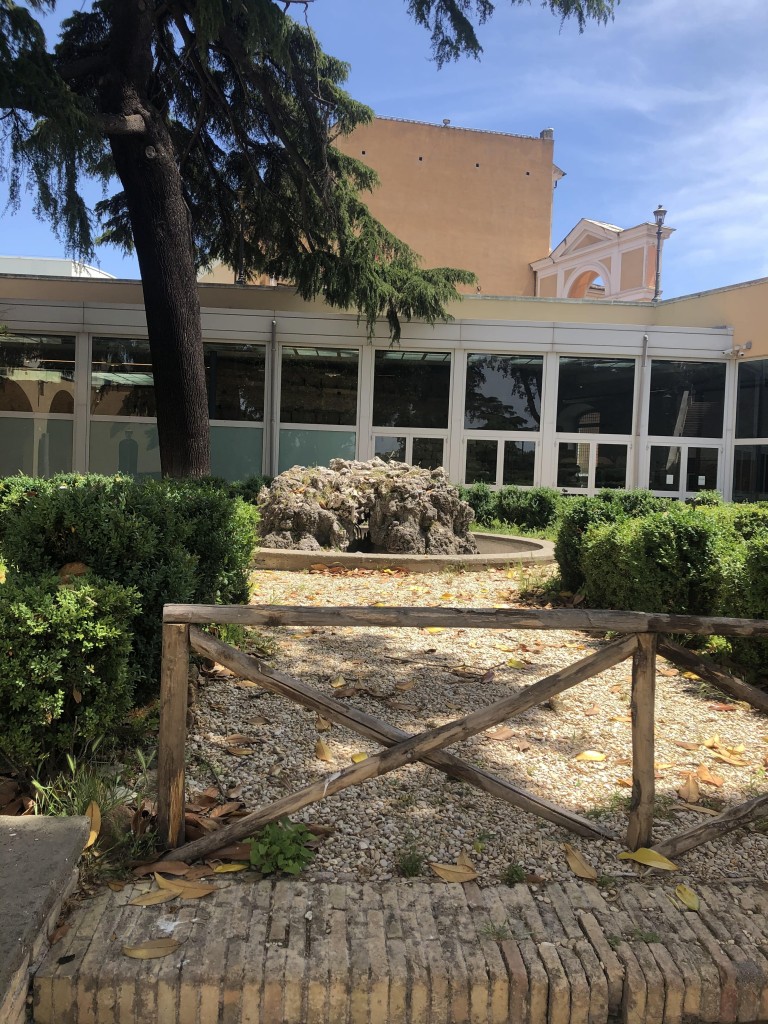 Il giardino Caffarelli, all'uscita della mostra, dove svettava il Tempio di Giove Capitolino