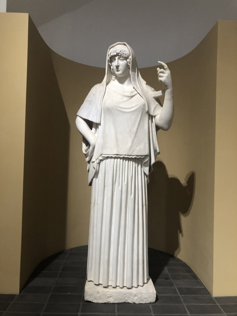 Statua di divinità con peplo detta Hestia Giustiniani