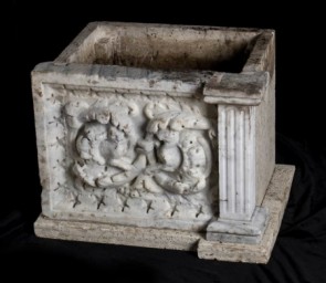 Lacunare marmoreo romano del secondo secolo 