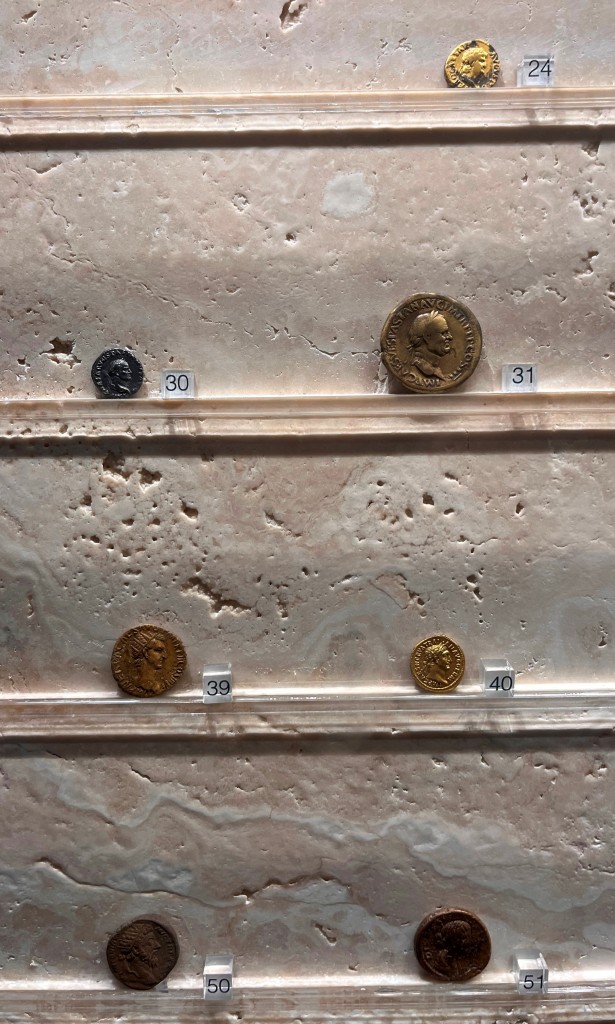 Monete romane in oro, argento, bronzo e oricalco in splendide condizioni di conservazione